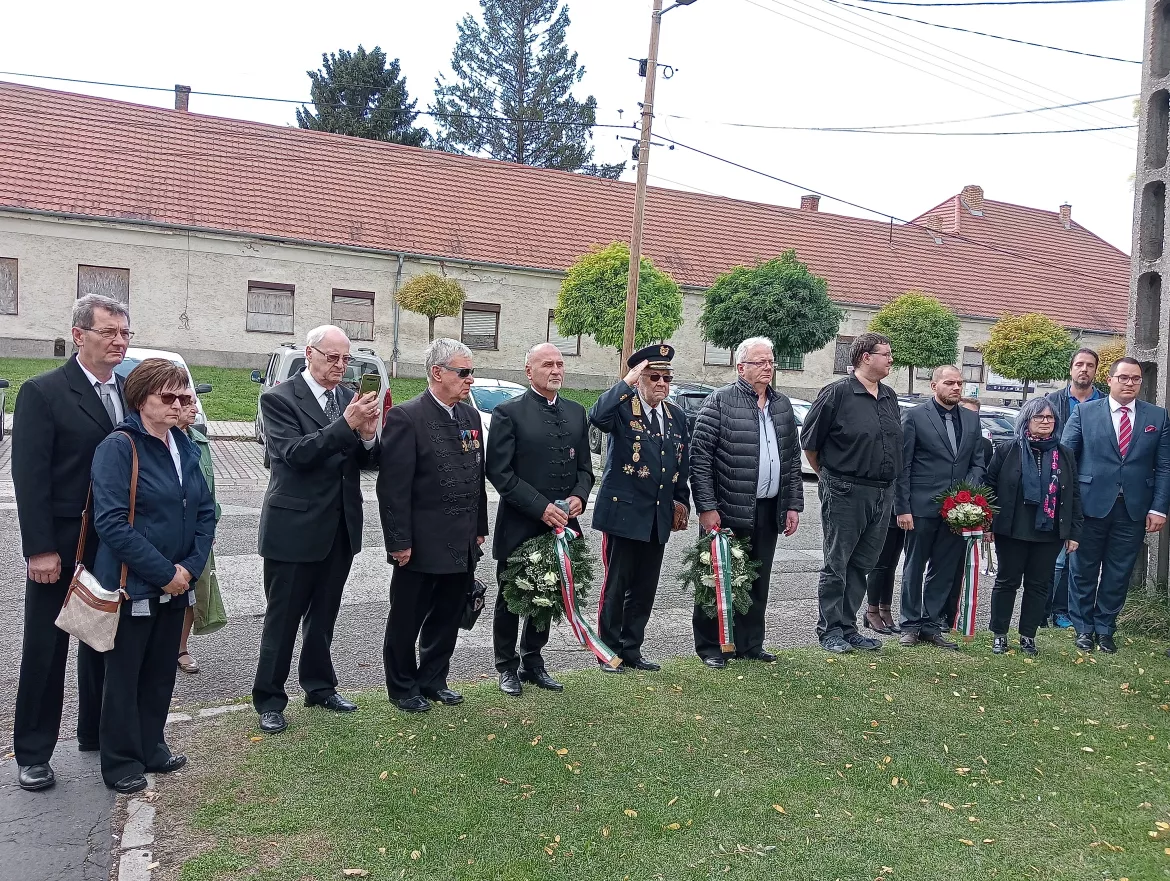 Sose ismétlődjenek meg a háborús borzalmak! – Emlékkonferencia Komárom bombázásának 80. évfordulója alkalmából - KÉPEKKEL