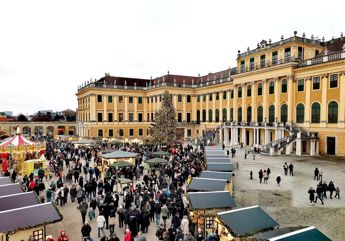 Felvidéki csavargó - Adventi fények Schönbrunn miliőjéből