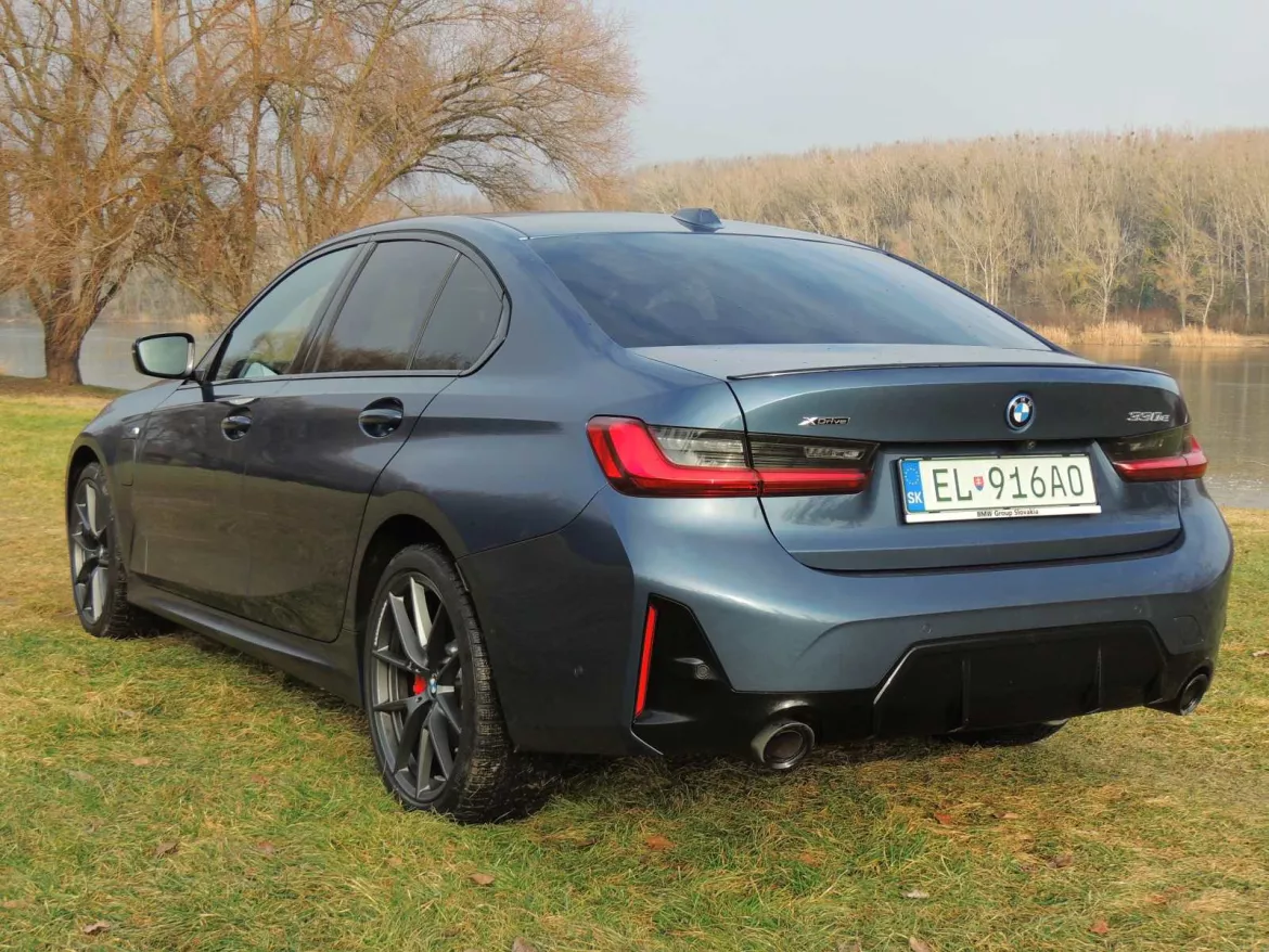 BMW 330e xDrive