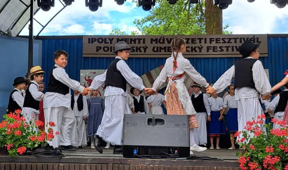 Megy a gőzös, megy a gőzös…