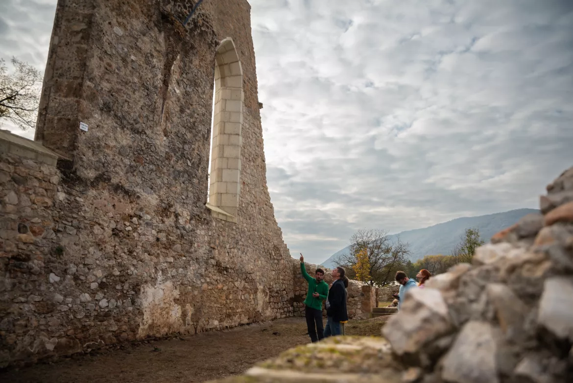 Gombaszög, pálos kolostor, monostor