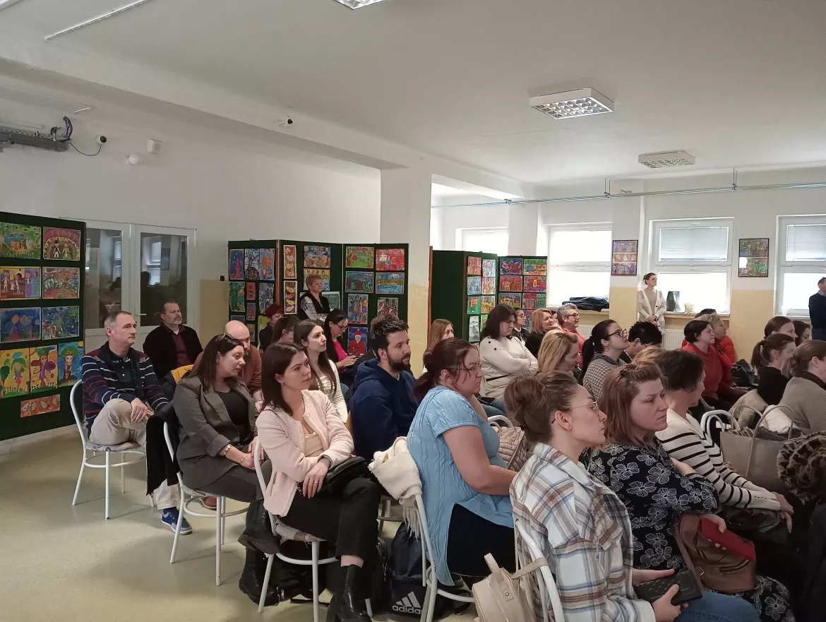 Szabadulószobába zárt és robotokkal barátkozó pedagógusok - KÉPEKKEL