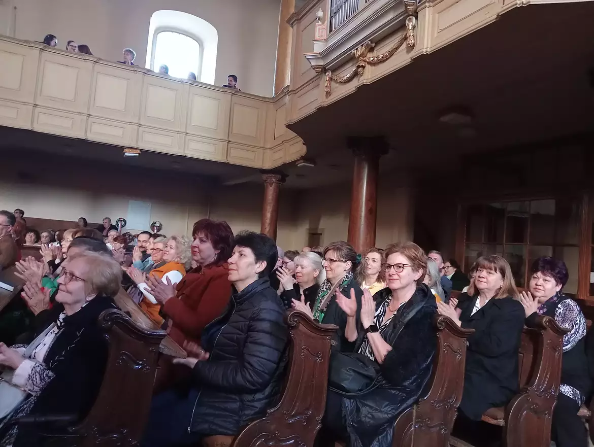 Tenorok a női szívekért – dalok szárnyán a komáromi református templomban - KÉPEKKEL