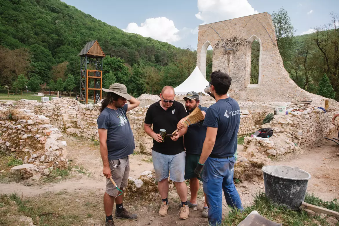 Gombaszög, pálos kolostor, monostor, ásatás, feltárás