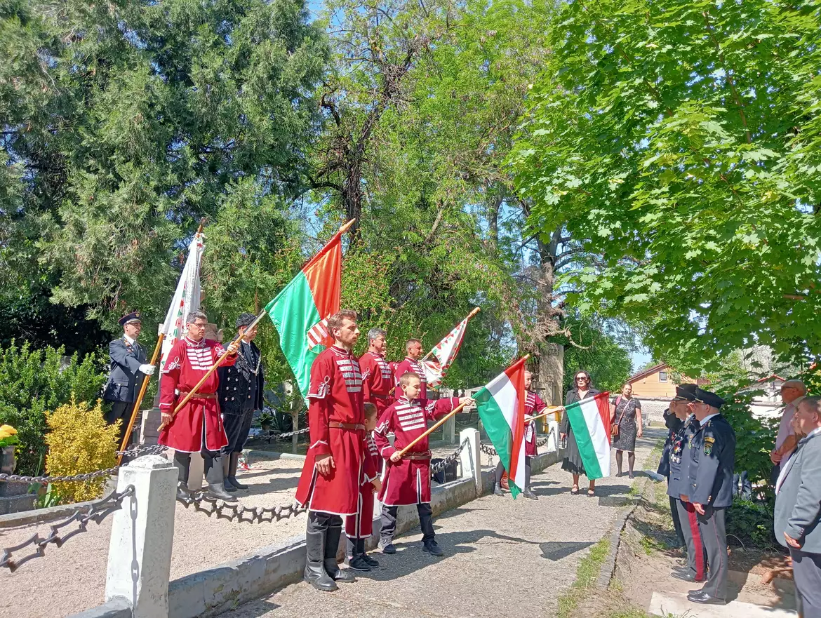 Merítsünk erőt a komáromi áttörés hőseinek helytállásából! - KÉPEKKEL