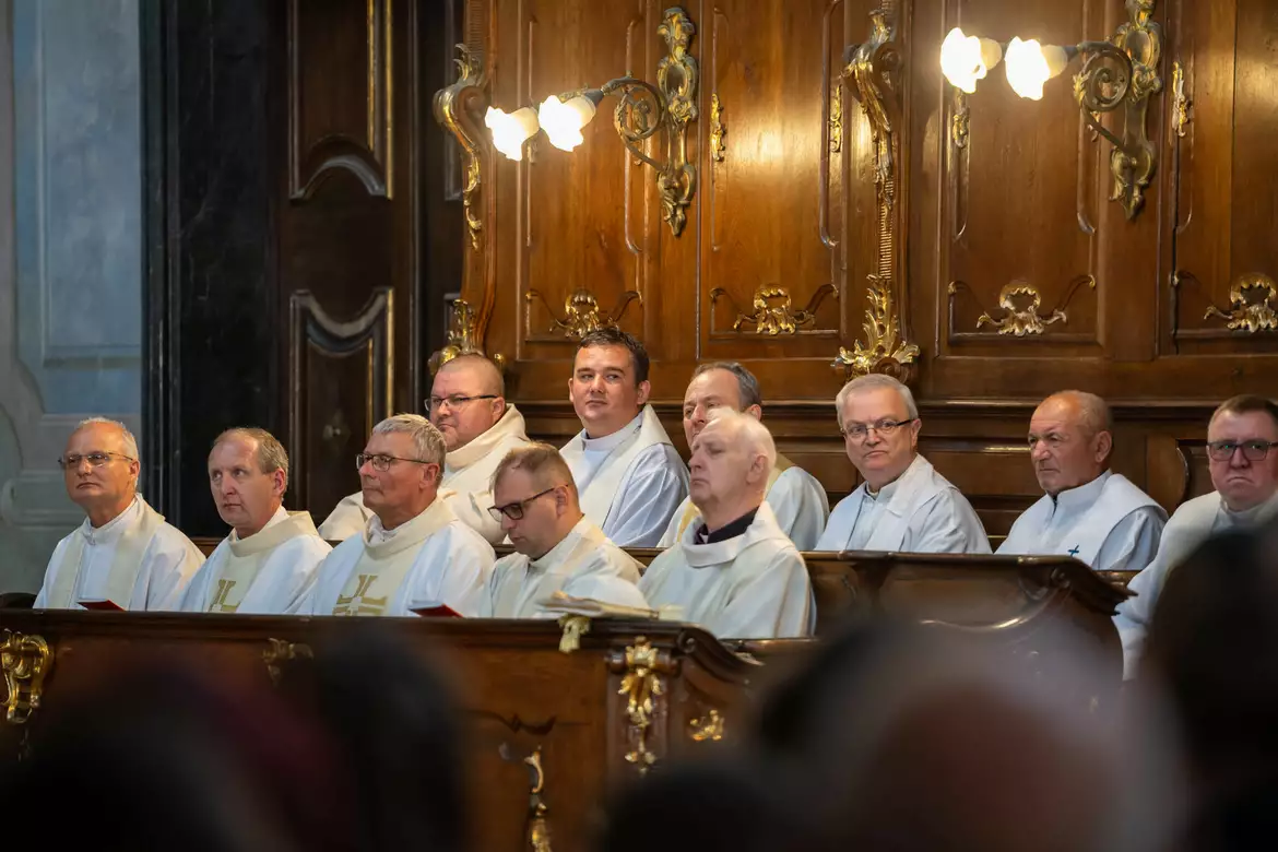 Kiss Endre András, jászói apát, beiktatás, benedikálás