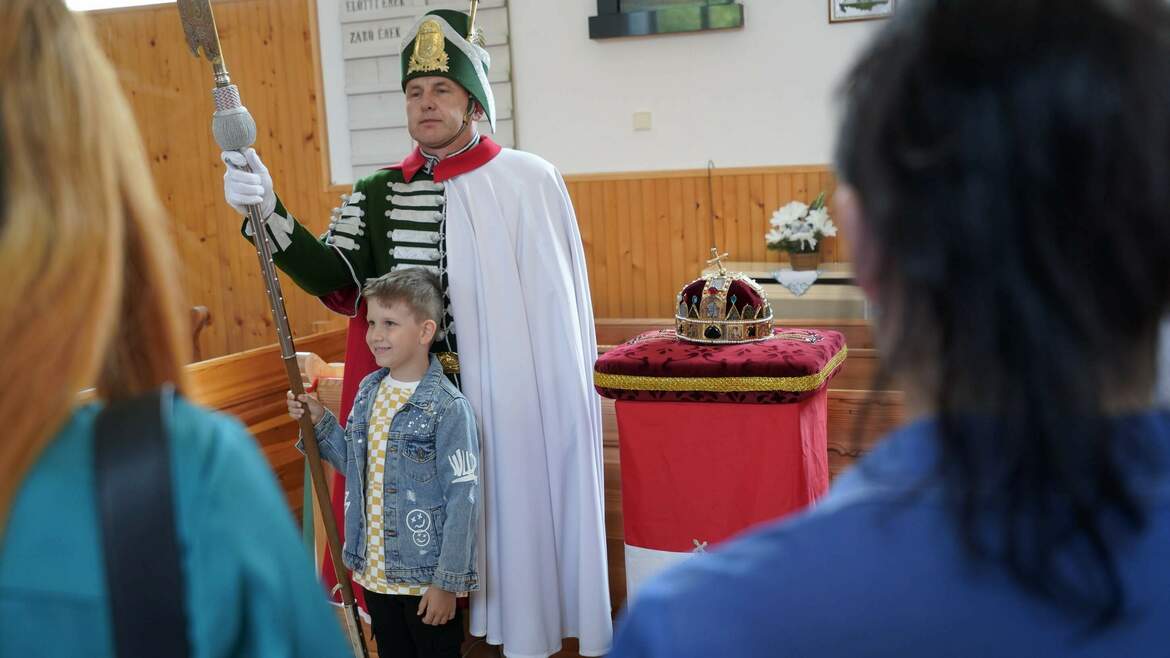 Magyar Szent Korona hiteles másolata Zsigárdon