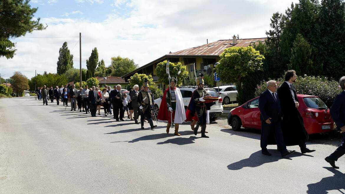 Magyar Szent Korona hiteles másolata Zsigárdon