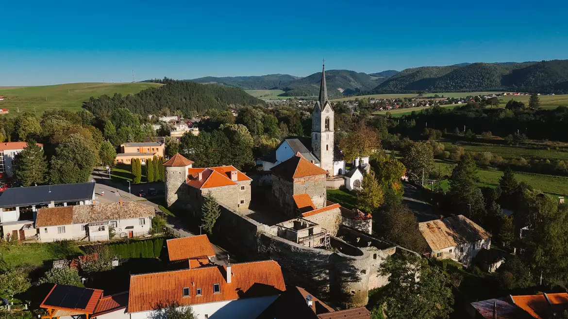 Márkusfalva, Máriássy-vár, kút, feltárás, kútfeltárás