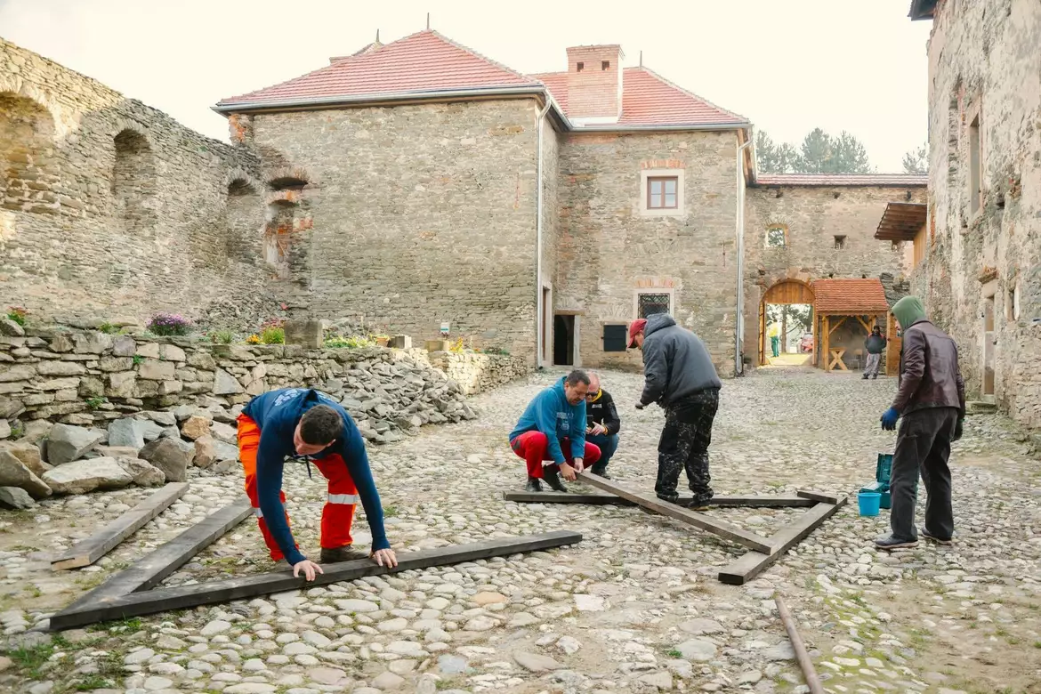 Márkusfalva, Máriássy-vár, kút, feltárás, kútfeltárás