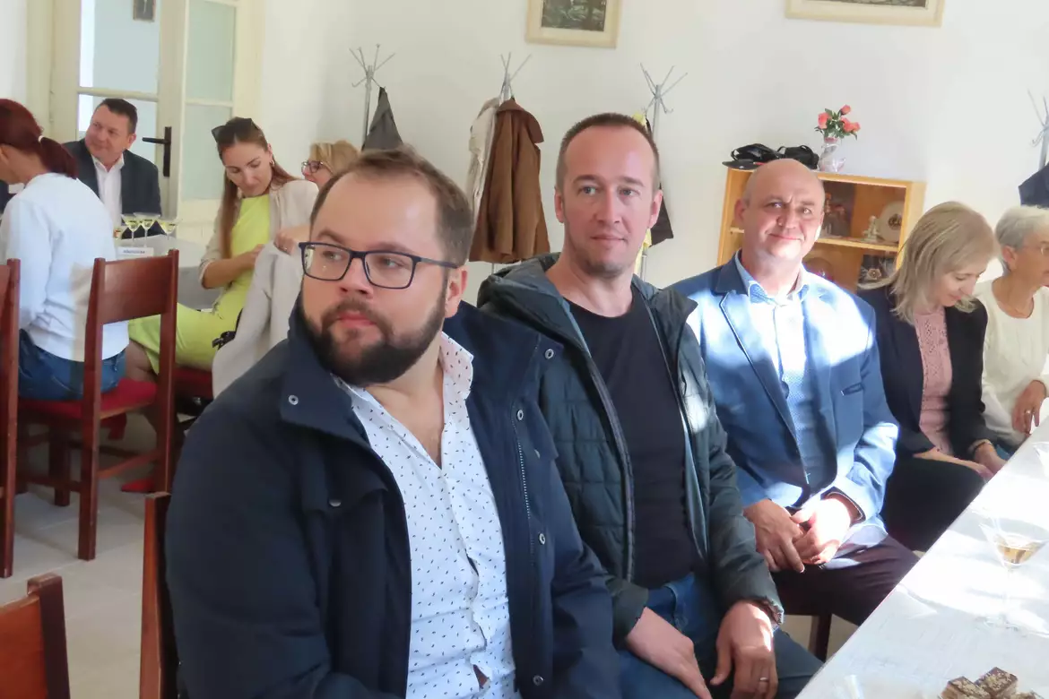 nyugdíjas otthon felújítása Párkány