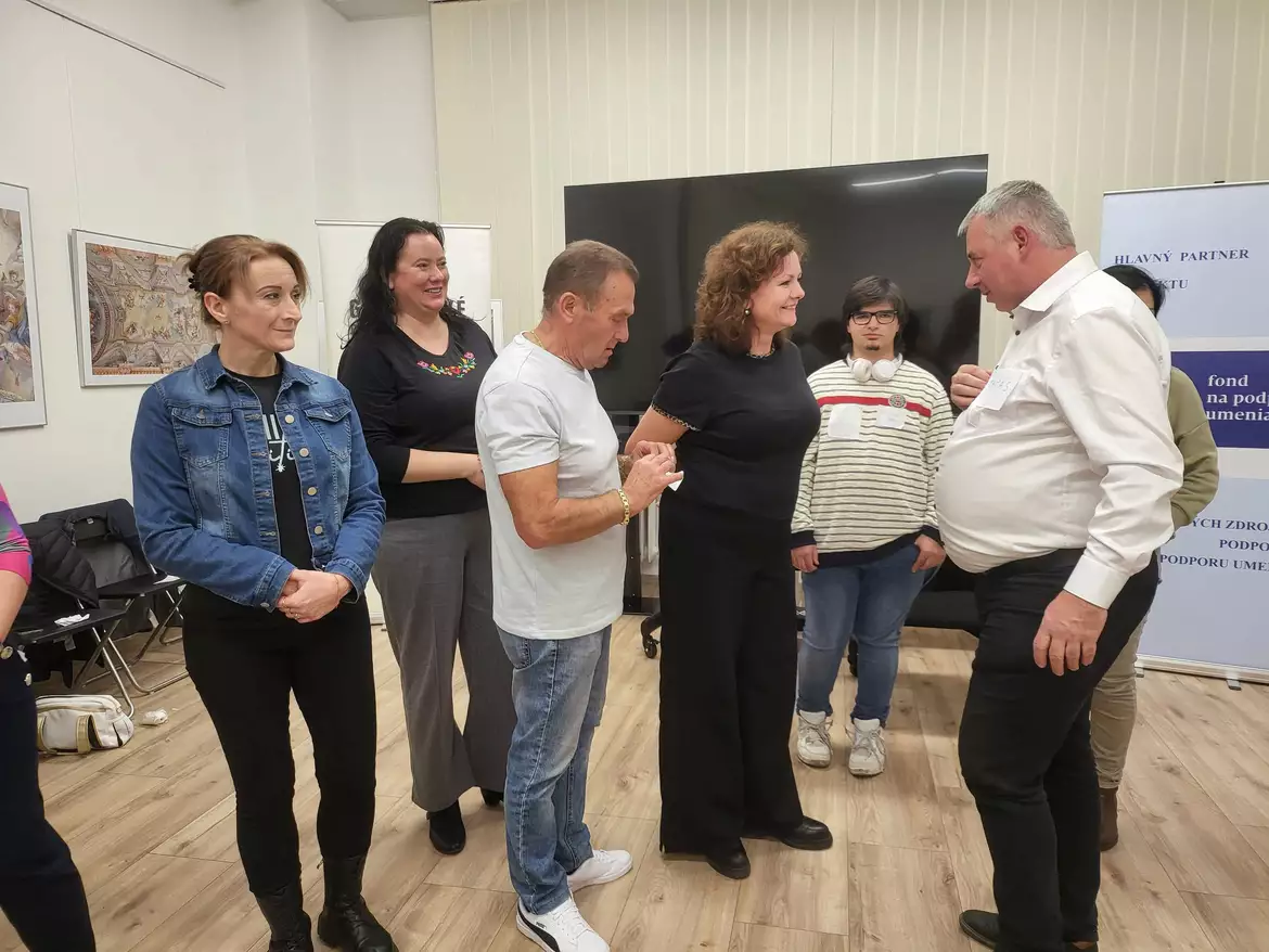 Varga Anikó a mátyusföldi színjátszókkal