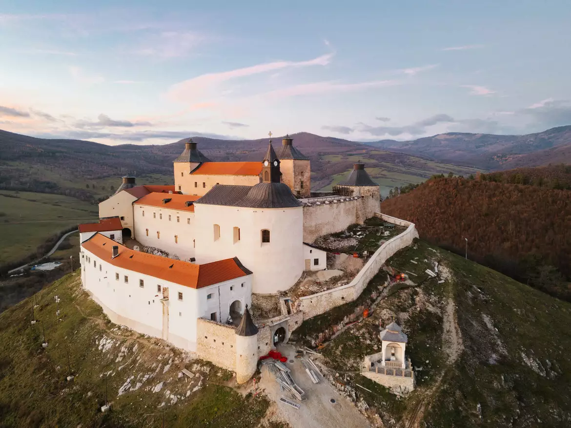 Ráborul az éj homálya? - Krasznahorka vára