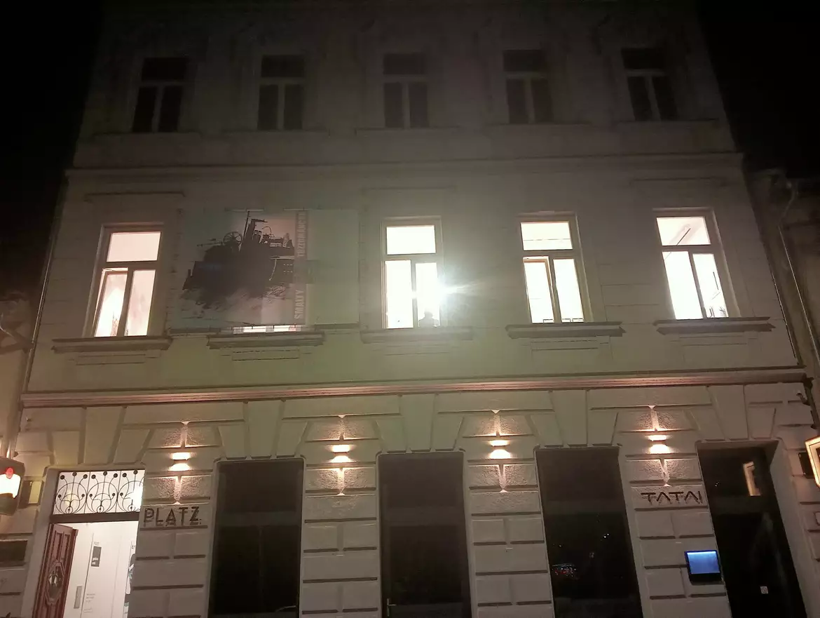 Voyage: sajátos utazás Szilva Emőkével a tűzzománc műveivel teli „Platzban”- KÉPEKKEL