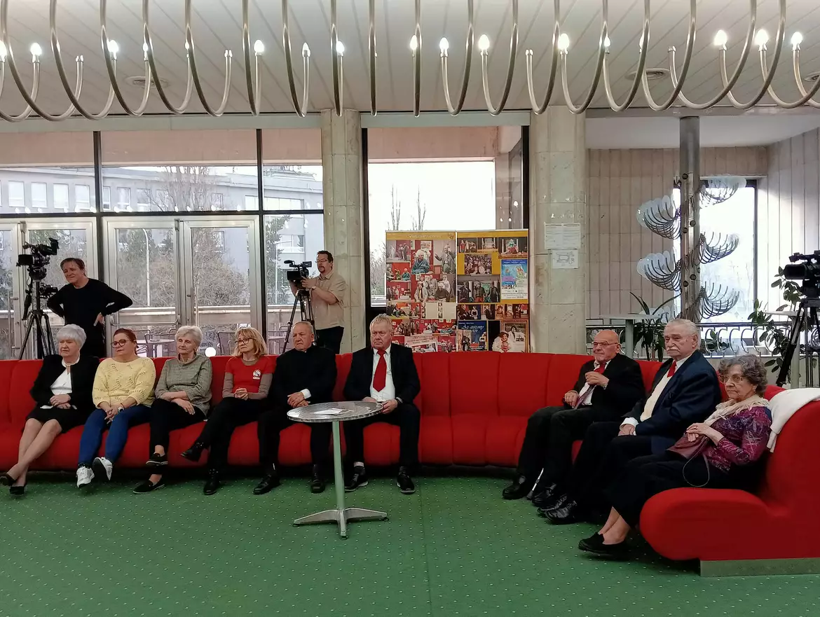25 év Déryné szekerén: szakmai csevej, fotókiállítás és gálaműsor a „teátrumos” ünnepségen –KÉPEKKEL