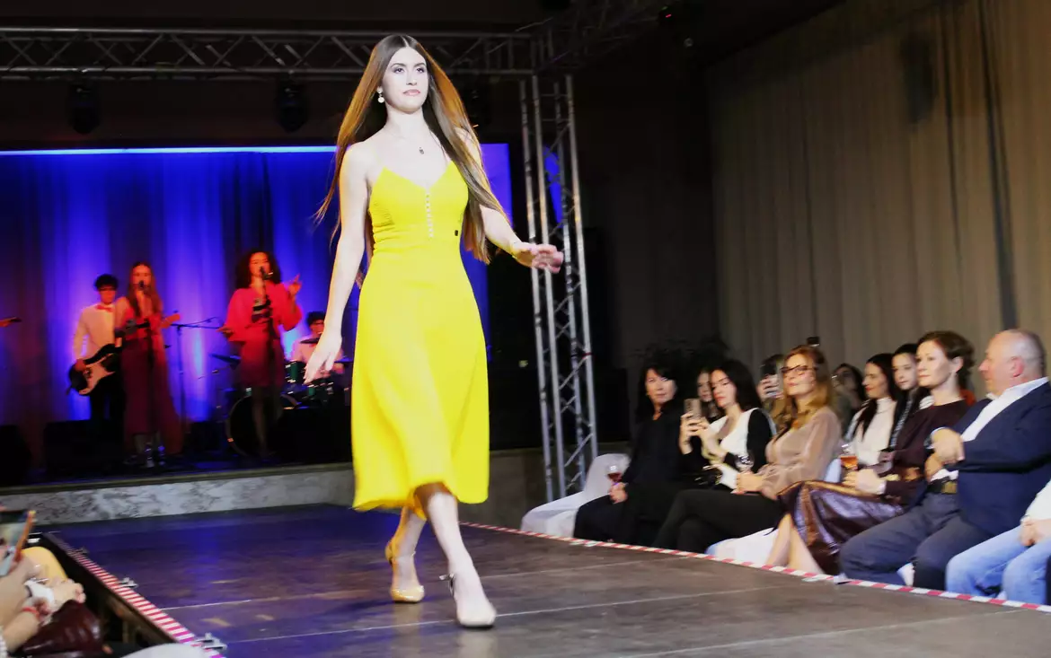 Love Colors - Vissza a gyökerekhez divatbemutató Nagymácsédon