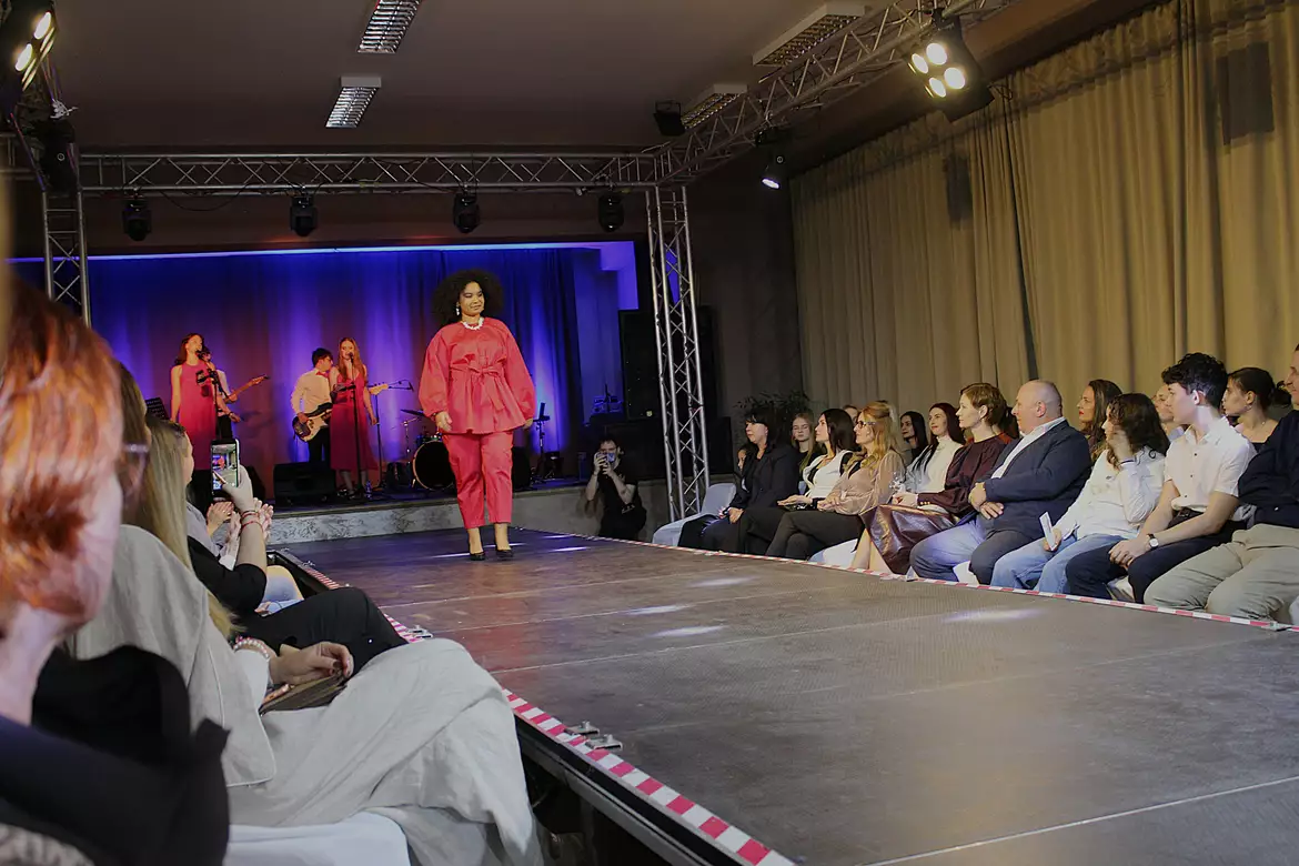 Love Colors - Vissza a gyökerekhez divatbemutató Nagymácsédon