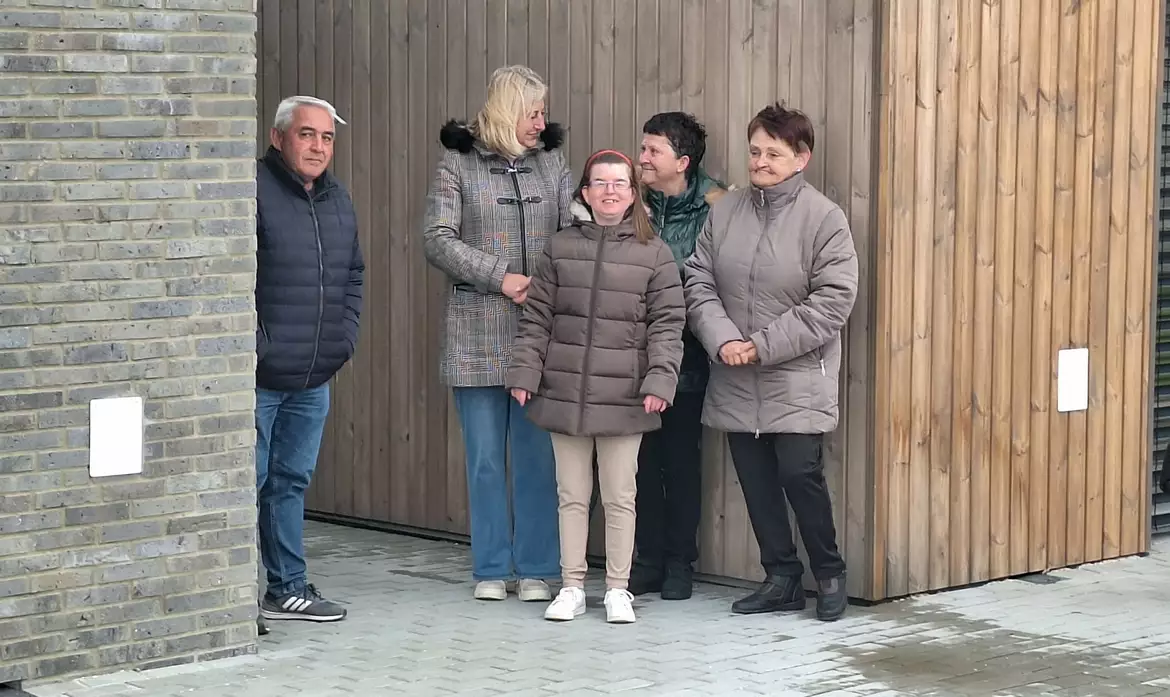 a-bekoltozo-lakok-es-hozzatartozoik_0