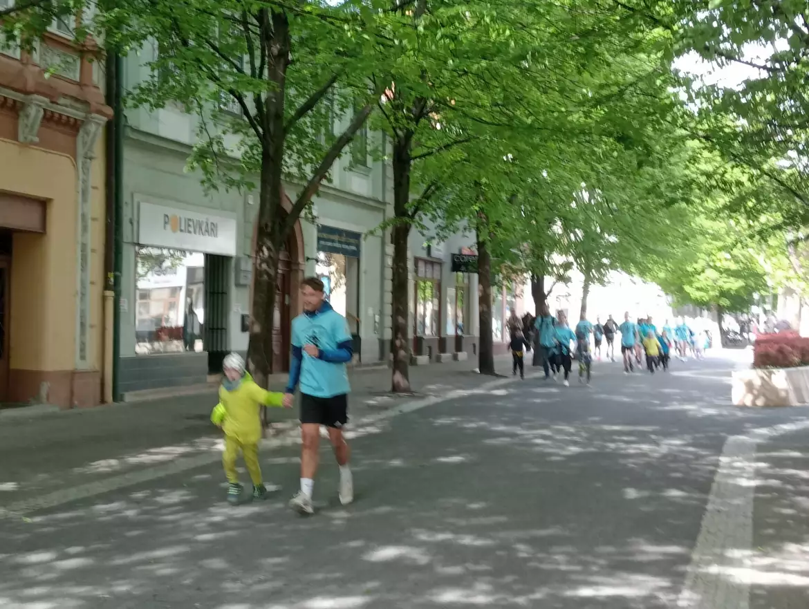 Futás a jövőért, az anyanyelvi oktatásért – KÉPEKKEL