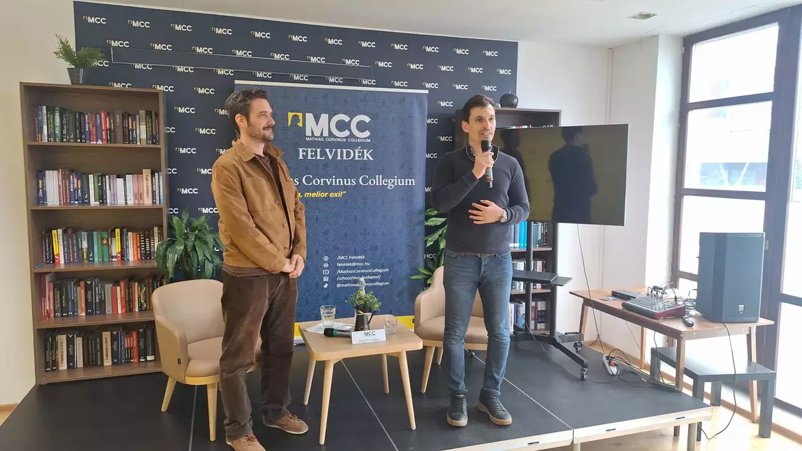 A gyökértelenség a tökéletes manipulálhatósági inkubátor - MCC rendezvény