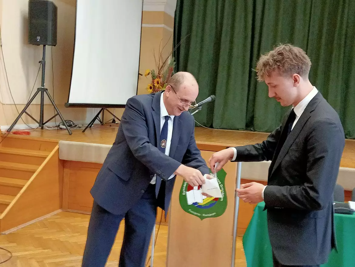 Az érett „selyések“ elbúcsúztak neves alma materüktől - KÉPEKKEL