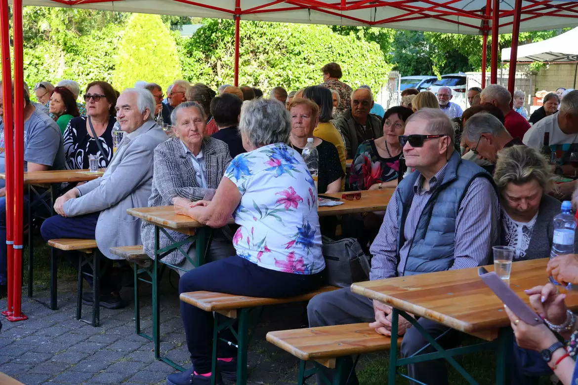 Galántai nótás majális