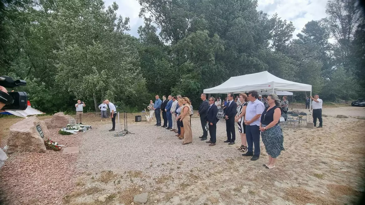 Fényhíd is hirdette a Duna két partján élők összetart(oz)ását – KÉPEKKEL 