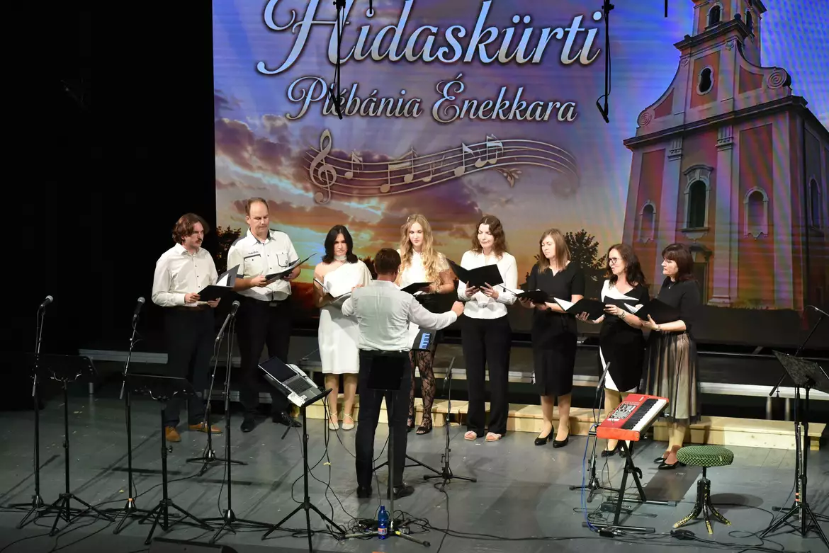 a-hidaskurti-plebania-enekkara_0