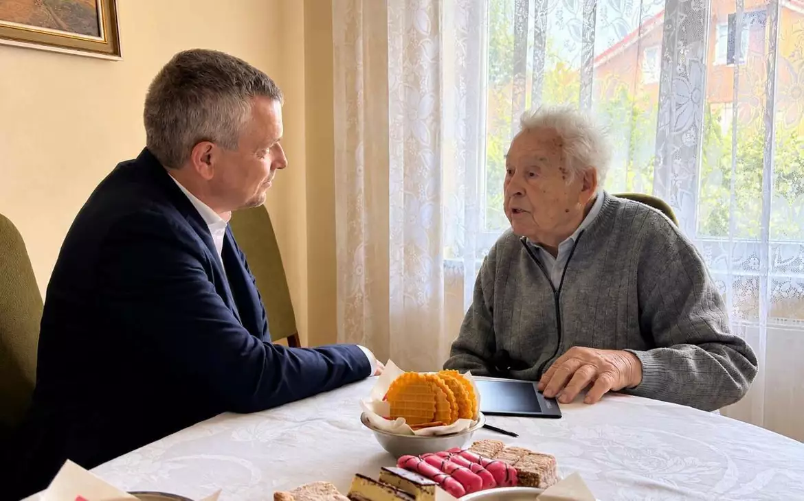 Alig egy híján 100 éves Komárom legidősebb polgára, felköszöntötték – KÉPEKKEL