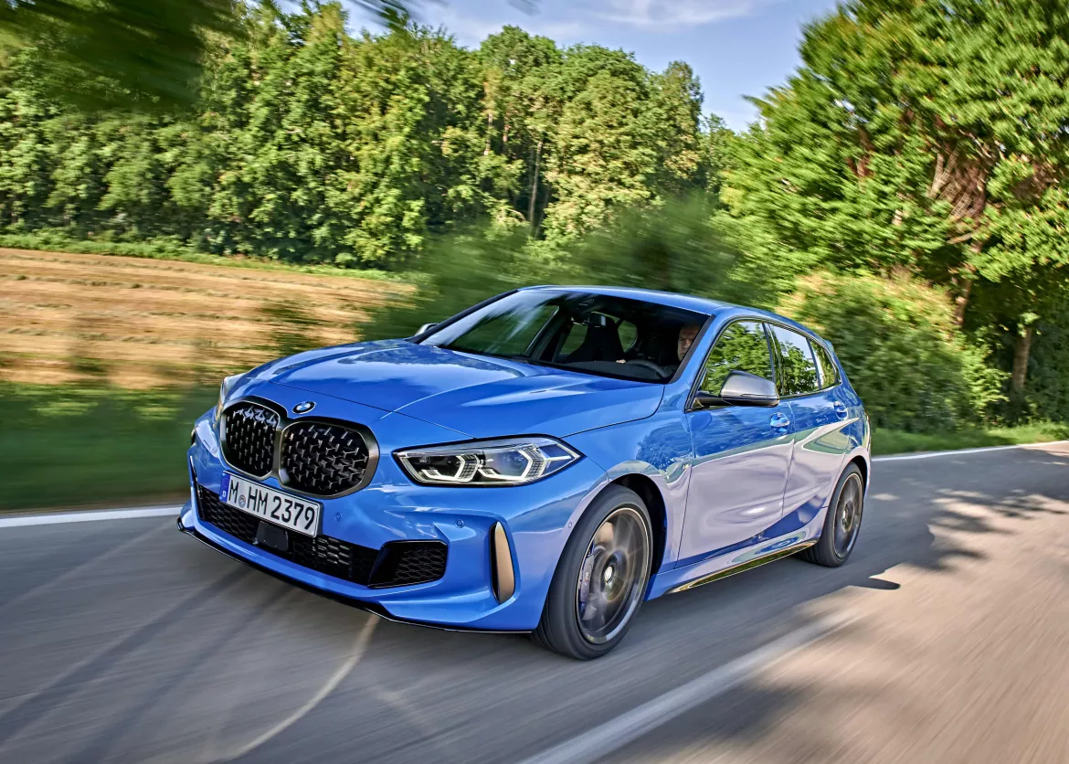 uj-bmw-1---fronthajtassal