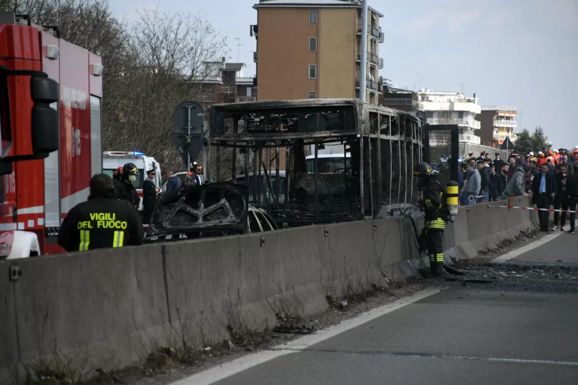 Milano iskolabusz felgyújtása Milano iskolabusz felgyújtása