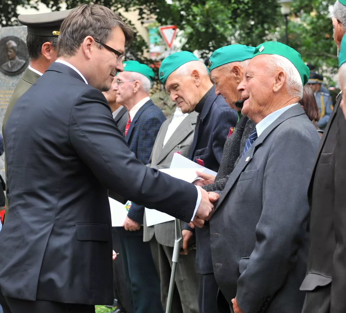 ondrejcsak-kgratulal.jpg ondrejcsak-kgratulal.jpg