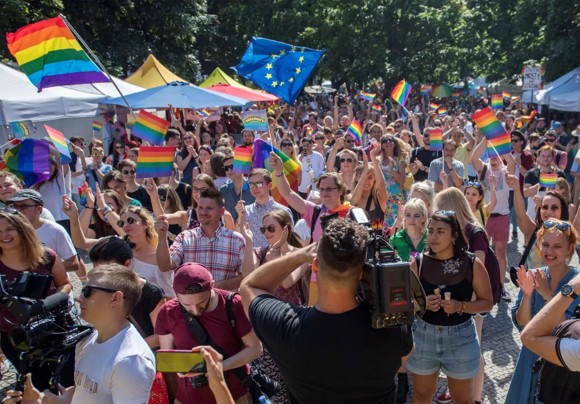 szivarvanyos-menet-tasr.jpg szivarvanyos-menet-tasr.jpg